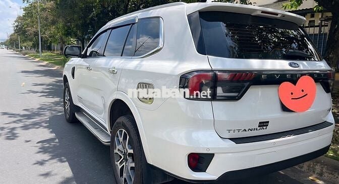 Ford Everest 2024 Titanium 2.0 AT 4x2 - 9000 km