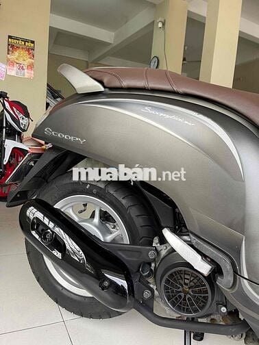 scoopy. mẫu cũ. máy sin im . áo đẹp ko trầy
