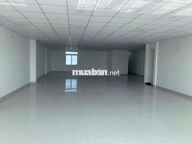 Cho thuê nhà 3 tầng mt Phạm Hùng, hòa xuân