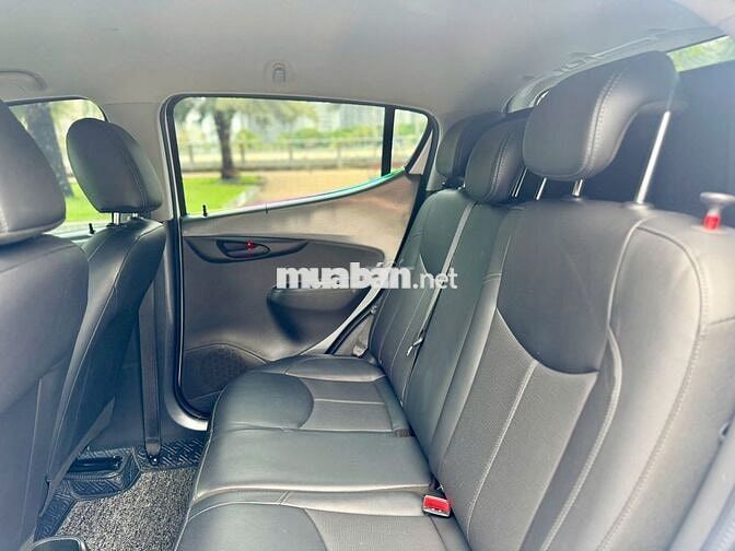 VinFast Fadil Plus 2022 - Màu trắng - 2v7km