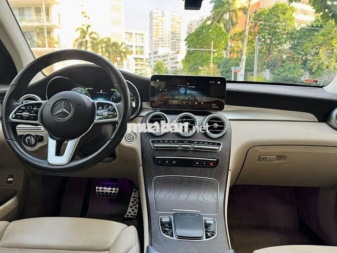 Mercedes Benz GLC200 4MATIC 2021 - Màu Đỏ