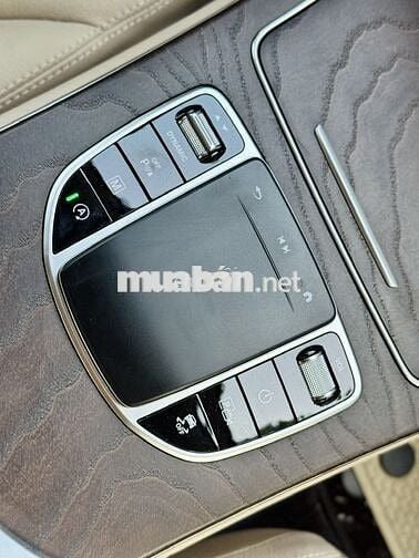 Mercedes Benz GLC200 4MATIC 2021 - Màu Đỏ
