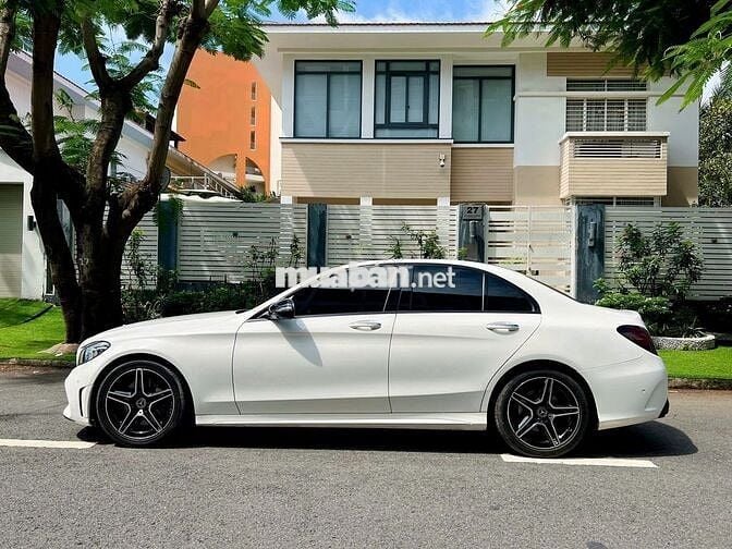 Mercedes Benz 𝐂𝟑𝟎𝟎 𝐀𝐌𝐆 𝟐𝟎𝟐𝟏 full option siêu đẹp