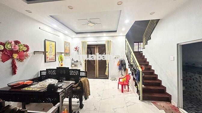 Bán gấp biệt thự đã hoàn thiện _ 1 trệt 2 lầu, 90m2 _ Cách Hóc Môn 2km