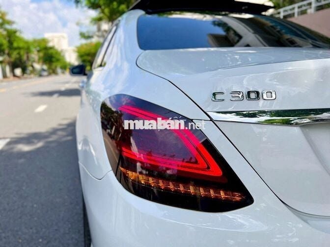 Mercedes Benz 𝐂𝟑𝟎𝟎 𝐀𝐌𝐆 𝟐𝟎𝟐𝟏 full option siêu đẹp