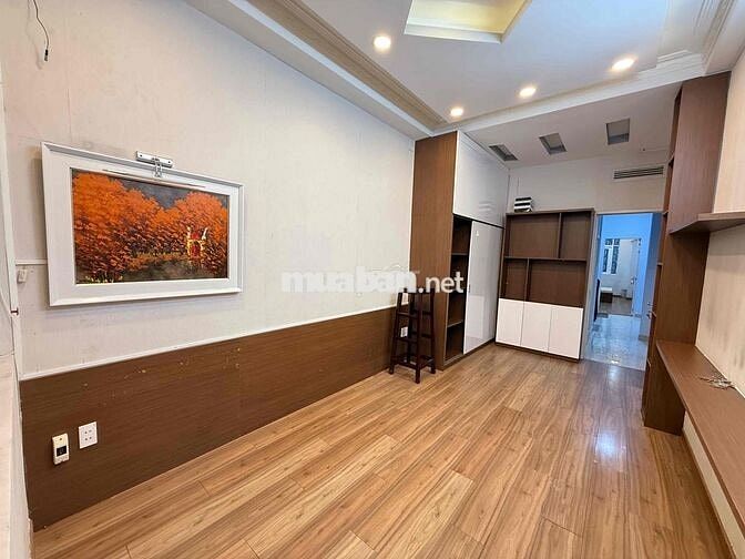 Bán nhà 5 phòng ngủ 2 mặt tiền Nguyễn Biểu, sát quận 1