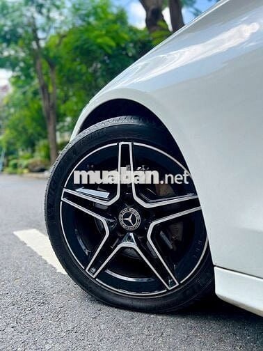 Mercedes Benz 𝐂𝟑𝟎𝟎 𝐀𝐌𝐆 𝟐𝟎𝟐𝟏 full option siêu đẹp