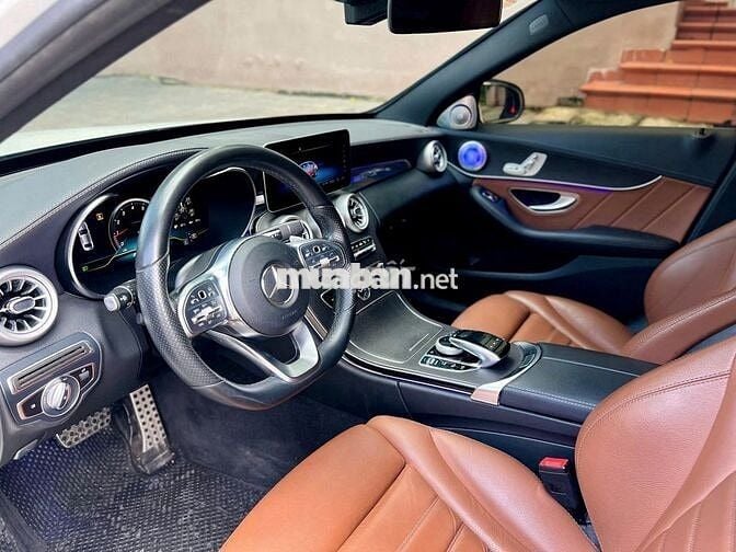 Mercedes Benz 𝐂𝟑𝟎𝟎 𝐀𝐌𝐆 𝟐𝟎𝟐𝟏 full option siêu đẹp