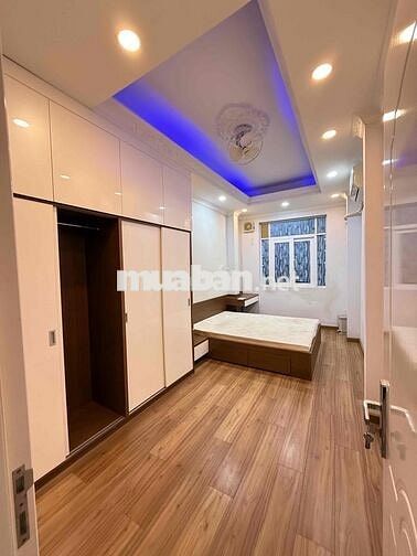 Bán nhà 5 phòng ngủ 2 mặt tiền Nguyễn Biểu, sát quận 1