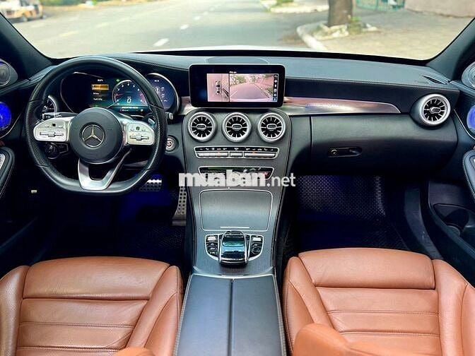 Mercedes Benz 𝐂𝟑𝟎𝟎 𝐀𝐌𝐆 𝟐𝟎𝟐𝟏 full option siêu đẹp