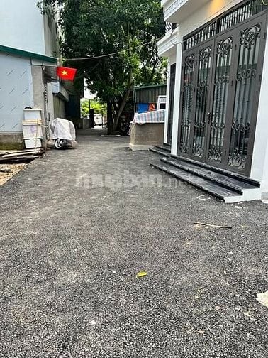 NHÀ CỰ KHỐI - 3 PHÒNG NGỦ - MỚI TINH - VÀO Ở LUÔN - 4 TỶ HƠN