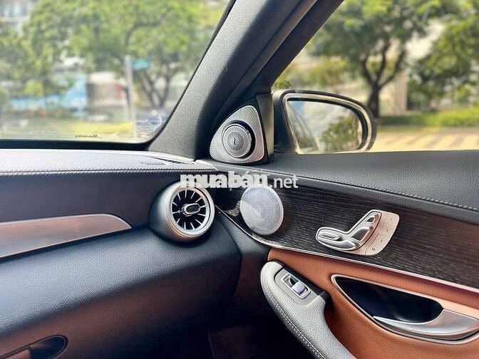 Mercedes Benz C300 2019 - Màu Trắng