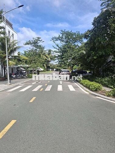 Bán gấp biệt thự đã hoàn thiện _ 1 trệt 2 lầu, 90m2 _ Cách Hóc Môn 2km