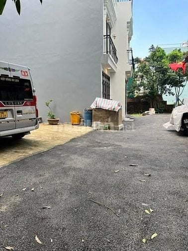 NHÀ CỰ KHỐI - 3 PHÒNG NGỦ - MỚI TINH - VÀO Ở LUÔN - 4 TỶ HƠN