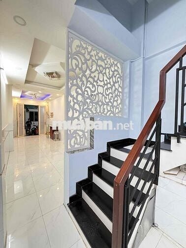 Bán nhà 5 phòng ngủ 2 mặt tiền Nguyễn Biểu, sát quận 1