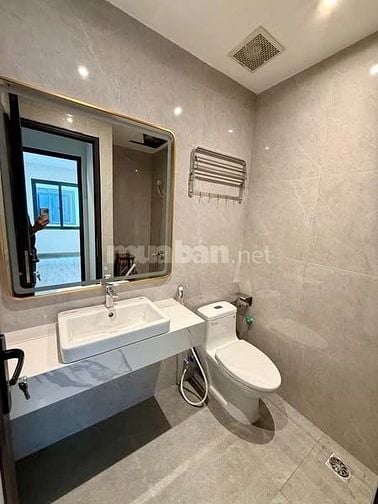 NHÀ CỰ KHỐI - 3 PHÒNG NGỦ - MỚI TINH - VÀO Ở LUÔN - 4 TỶ HƠN