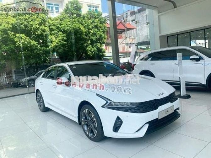 Kia K5 Luxury 2.0 AT 2025