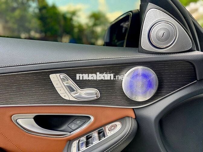 Mercedes Benz 𝐂𝟑𝟎𝟎 𝐀𝐌𝐆 𝟐𝟎𝟐𝟏 full option siêu đẹp