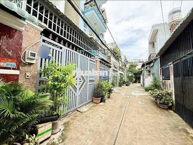 Nhà Phố 3 Lầu 4x18m SHR, 4PN, Ô Tô Đậu Cửa, Gần Metro Gò Vấp – Q12
