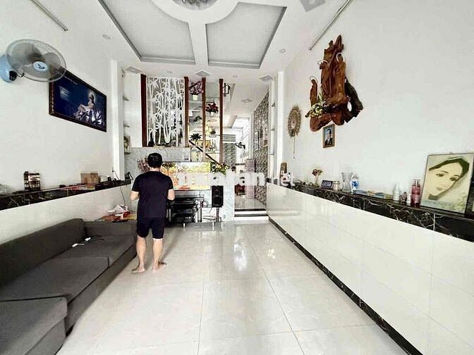 Nhà Phố 3 Lầu 4x18m SHR, 4PN, Ô Tô Đậu Cửa, Gần Metro Gò Vấp – Q12