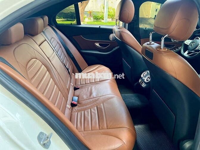 Mercedes Benz 𝐂𝟑𝟎𝟎 𝐀𝐌𝐆 𝟐𝟎𝟐𝟏 full option siêu đẹp