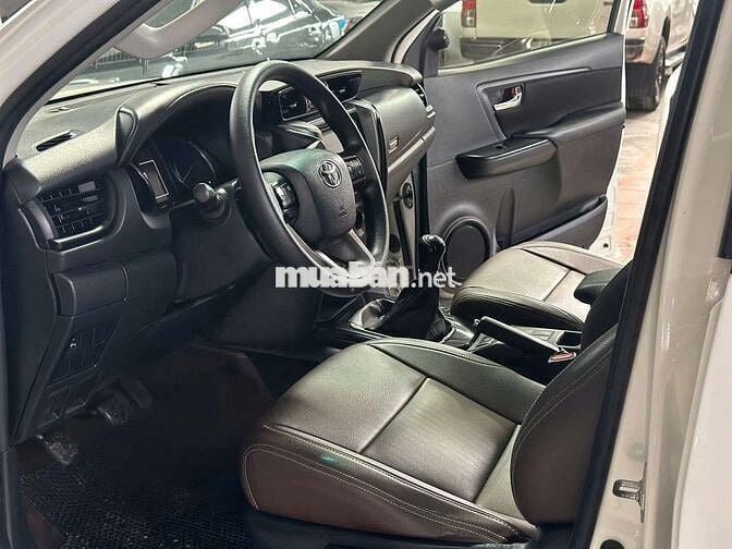 Form mới Toyota Fortuner 2.4G sàn 2020 lướt 6 vạn.