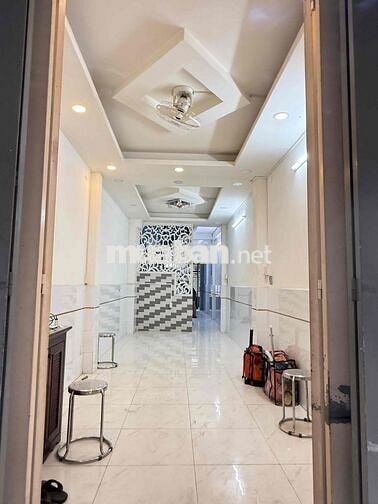 Bán nhà 5 phòng ngủ 2 mặt tiền Nguyễn Biểu, sát quận 1