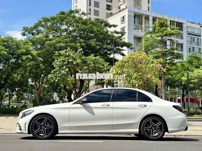 Mercedes Benz C300 2019 - Màu Trắng
