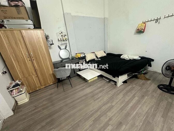 Cho thuê phòng tầng 1 20m2 898 đường láng, đốn g đa hà nội