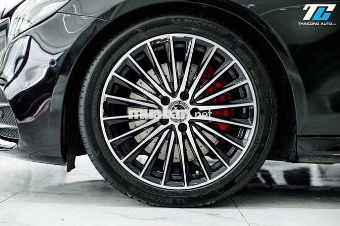 Mercedes Benz E Class 2019 E300 AMG - 37000 km
