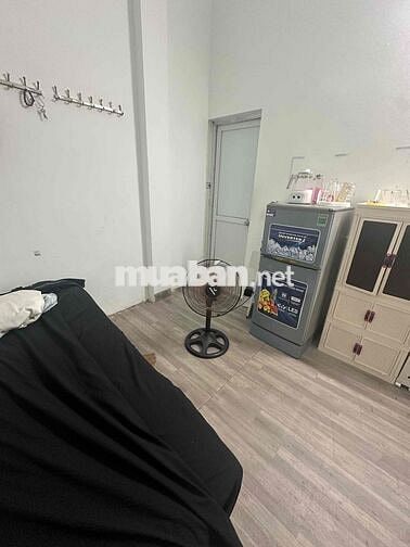 Cho thuê phòng tầng 1 20m2 898 đường láng, đốn g đa hà nội