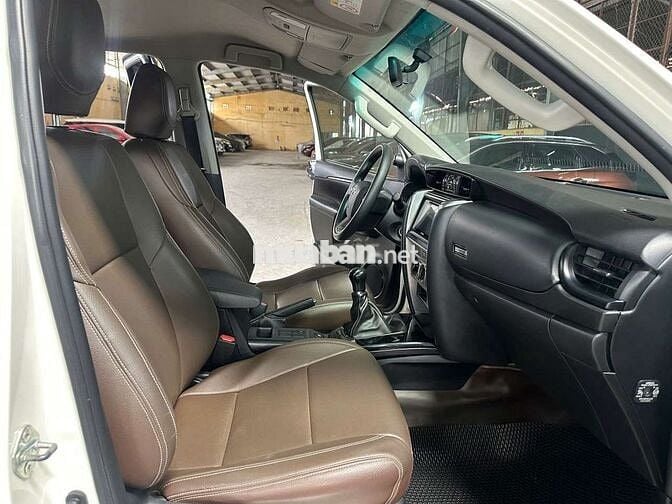 Form mới Toyota Fortuner 2.4G sàn 2020 lướt 6 vạn.