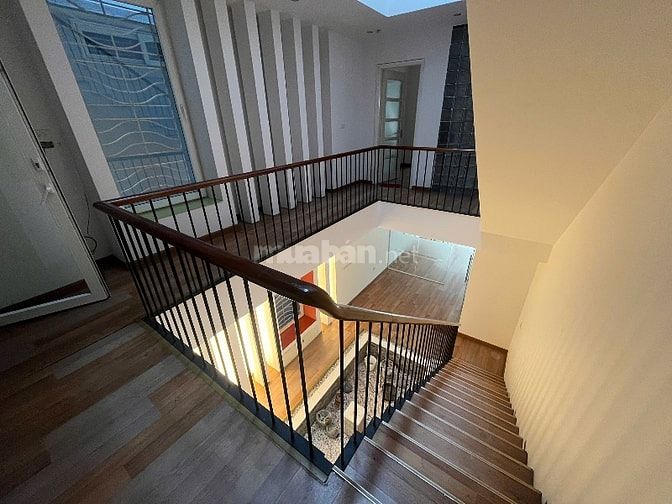 Cần bán sớm nhà Linh Lang,~ 80m2, lô góc, 3 thoáng, trước sau như 1 