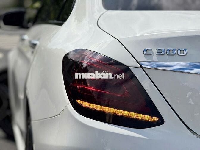 Mercedes Benz C300 2019 - Màu Trắng