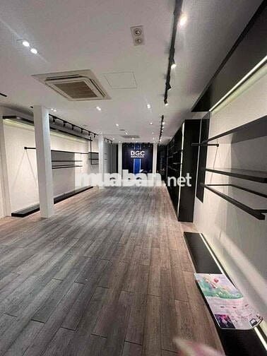 MẶT TIỀN LÊ DUẨN TRỐNG SUỐT PHÙ HỢP TRƯNG BÀY THỜI TRANG