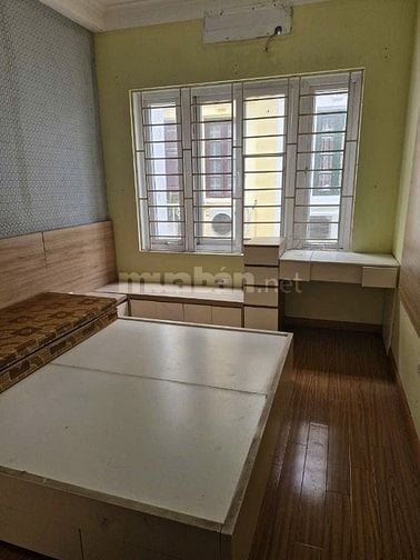 Cho thuê nhà ngõ 515 Hoàng Hoa Thám ba gác vào cửa 