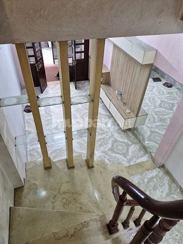 Cho thuê nhà ngõ 515 Hoàng Hoa Thám ba gác vào cửa 