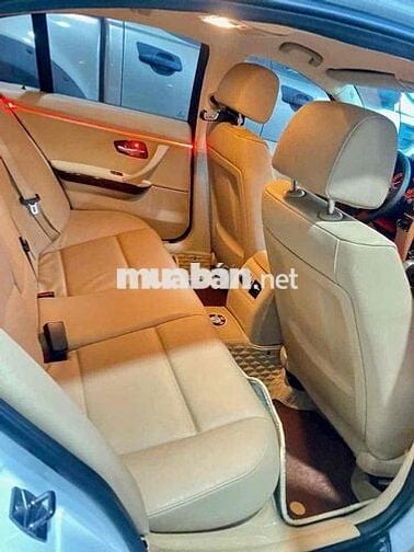 BMW 3 Series 2010 320i - 123 km