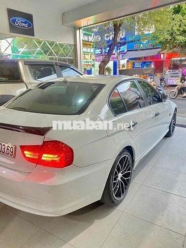 BMW 3 Series 2010 320i - 123 km