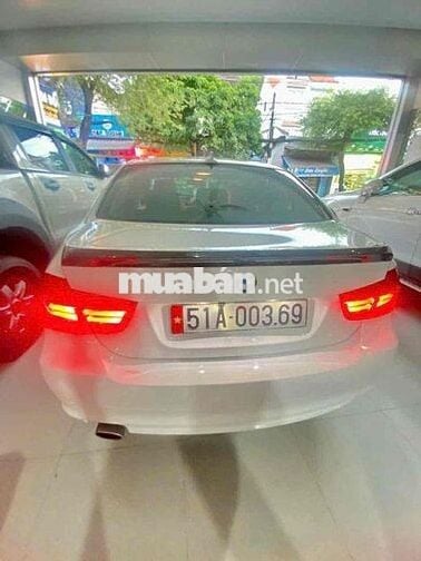 BMW 3 Series 2010 320i - 123 km