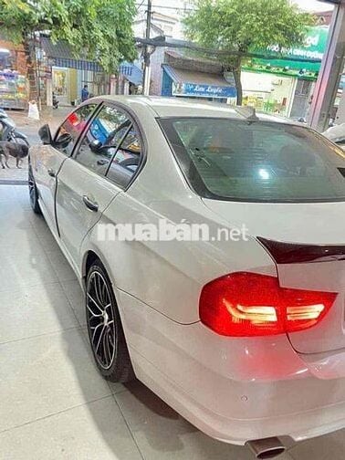 BMW 3 Series 2010 320i - 123 km