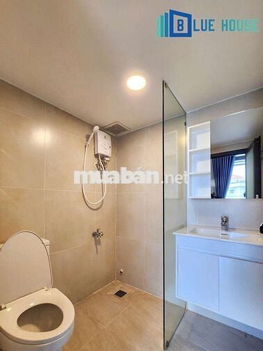 Cho thuê phòng ban công có gác đầy đủ nội thất ở ngã tư Bảy Hiền