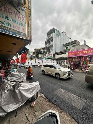Cho thuê nhà mặt tiền đường Lạc Long Quân