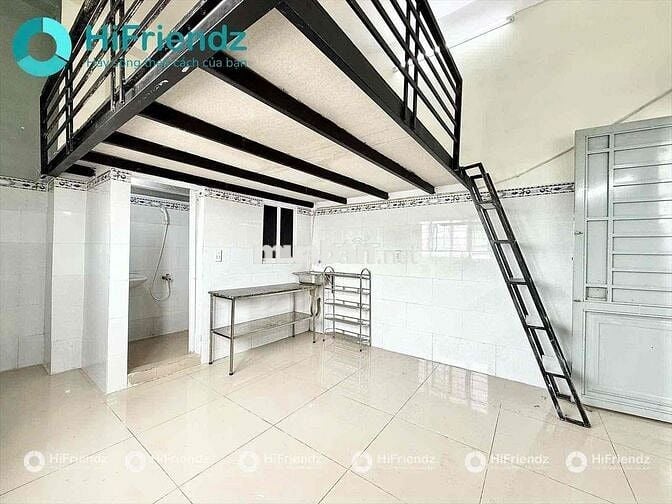 CHO THUÊ PHÒNG CÓ GÁC-CỬA SỔ-THANG MÁY-Ở ĐƯỢC 4-5 BẠN-ETOWN CH
