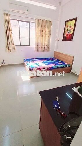 PHÒNG LẦU 1/ TRỆT SÂN SAU, THOÁNG MÁT, CỬA SỔ LỚN, GẦN Q1, CHÍNH CHỦ