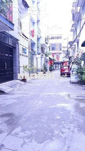 PHÒNG LẦU 1/ TRỆT SÂN SAU, THOÁNG MÁT, CỬA SỔ LỚN, GẦN Q1, CHÍNH CHỦ