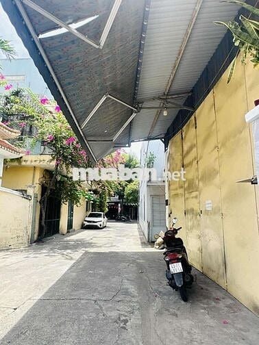Cần bán nhà kho / Xưởng khu vực bến xe