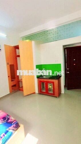 PHÒNG LẦU 1/ TRỆT SÂN SAU, THOÁNG MÁT, CỬA SỔ LỚN, GẦN Q1, CHÍNH CHỦ