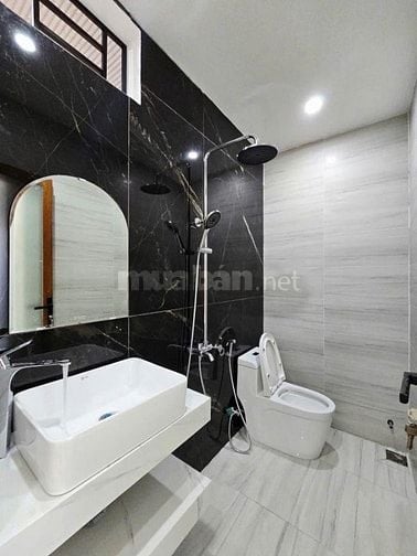 BÁN NHÀ MẶT TIỀN TRƯỜNG SA QUẬN 3 CHỈ 8TỶ350 ĐANG CHO THUÊ 20TR/TH SHR