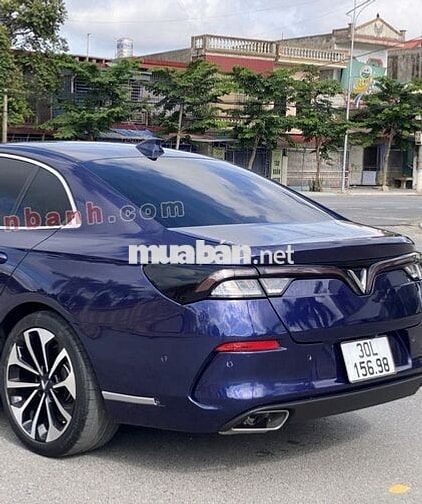 VinFast Lux A Premium 2.0 AT - 555 Triệu